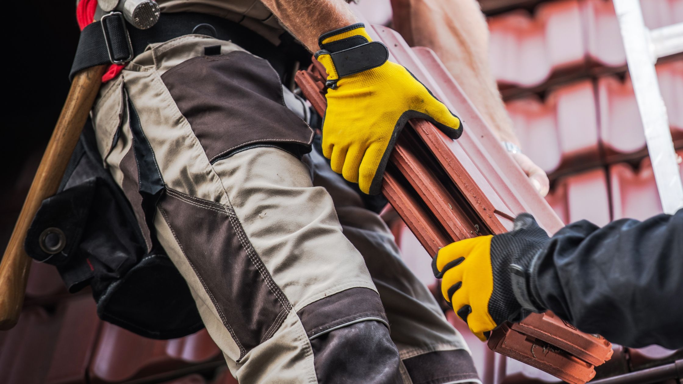 5 Residential Roofing Contractor Red Flags to Spot Immediately